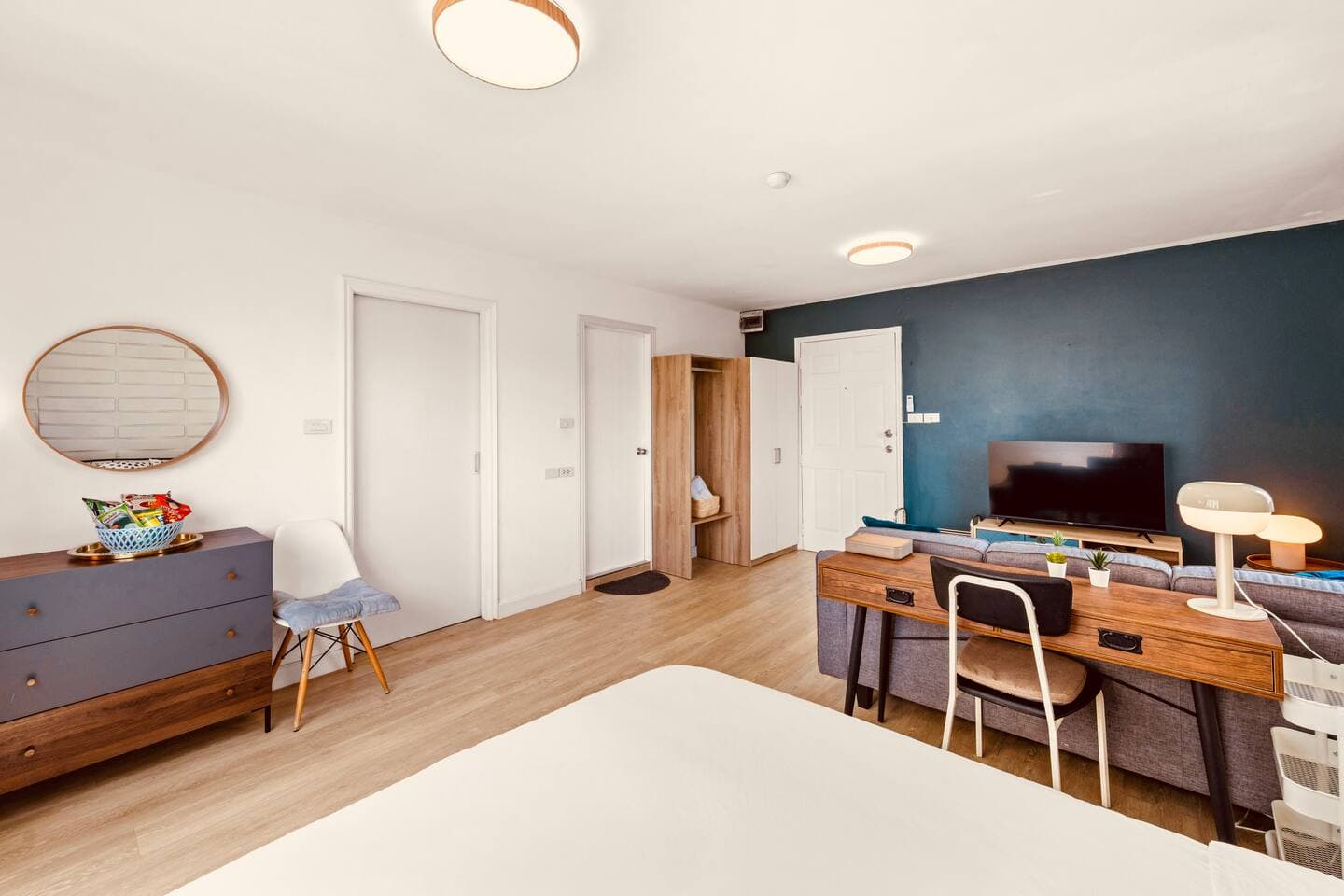 Quiet, minimalist bedroom design perfect for long-term stays in Bangkok