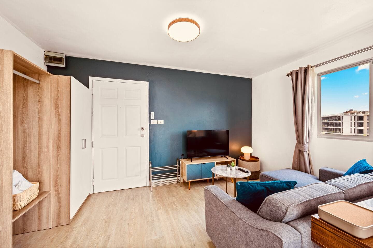 Spacious open-plan living area at Bangkok River Oasis Sukhumvit