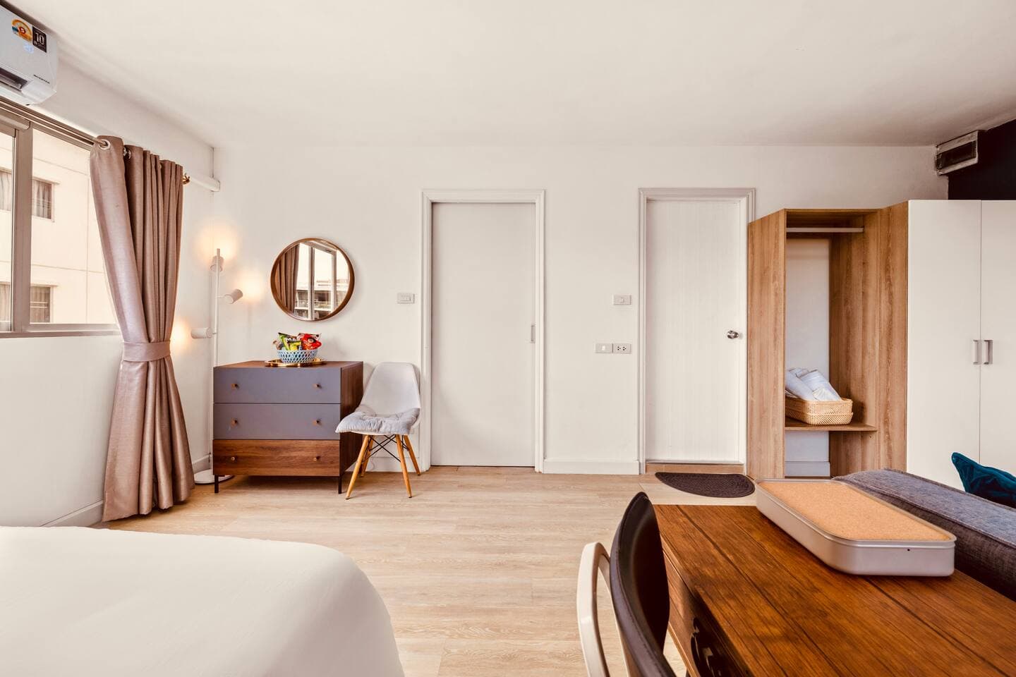 Private 7th-floor living room layout with modern finishes