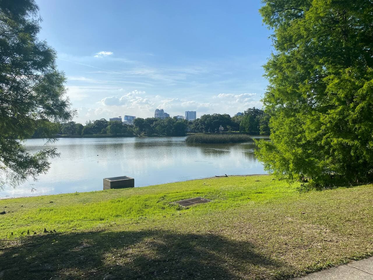 Peaceful waterfront view of Lake Davis – Local Orlando neighborhood
