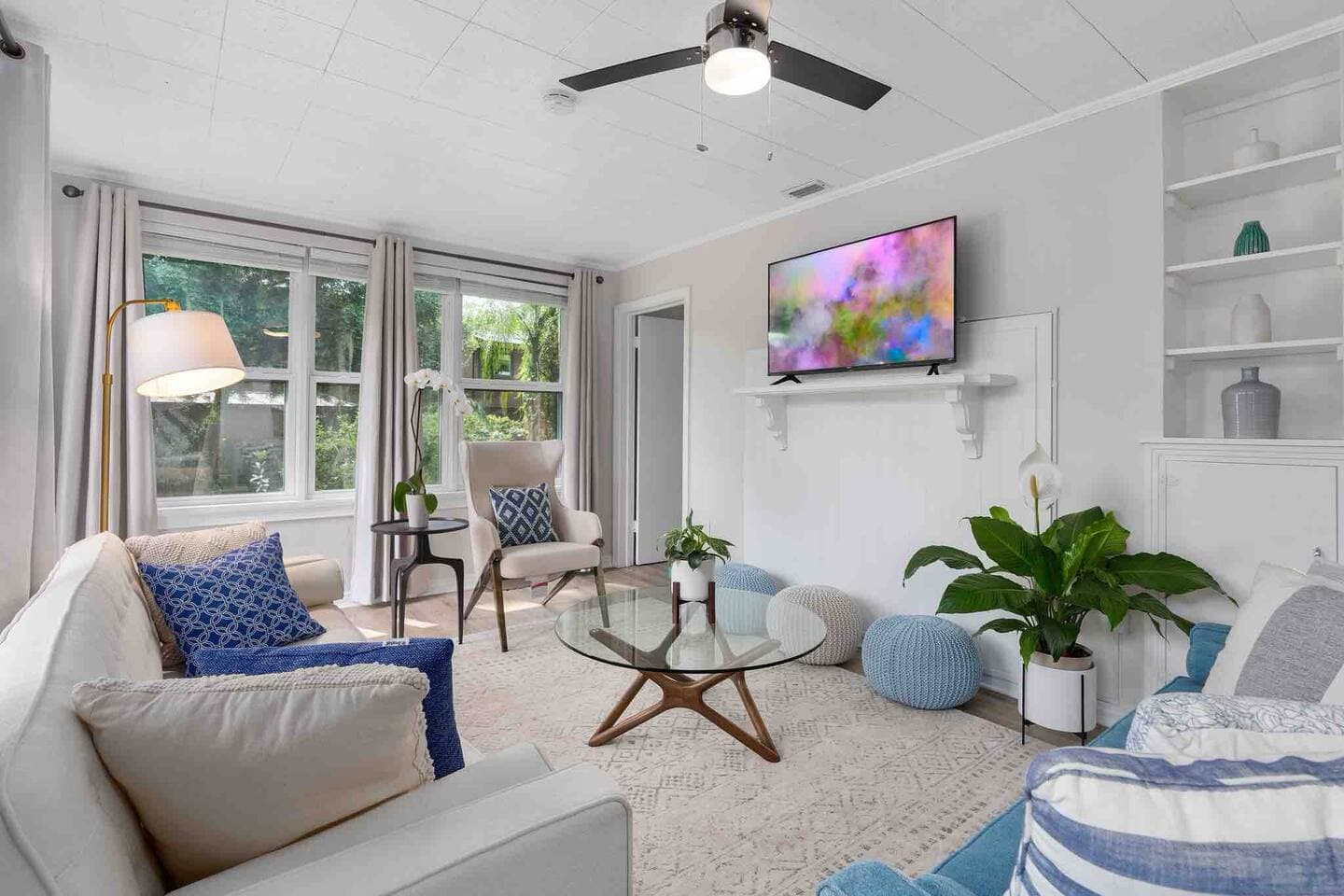 Bright lounge area with garden views and smart TV – Orlando Designer Retreat